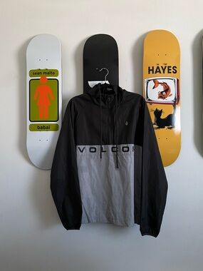 3/$15 Volcom Black and Gray Pullover Windbreaker